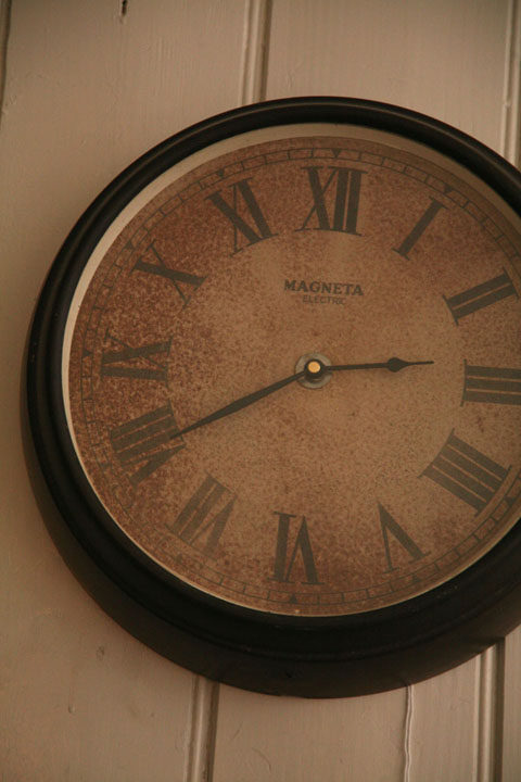1940s Magneta Wall Clock (1)
