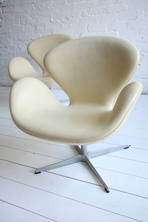 Swan Chairs by Arne Jacobsen for Fritz Hansen