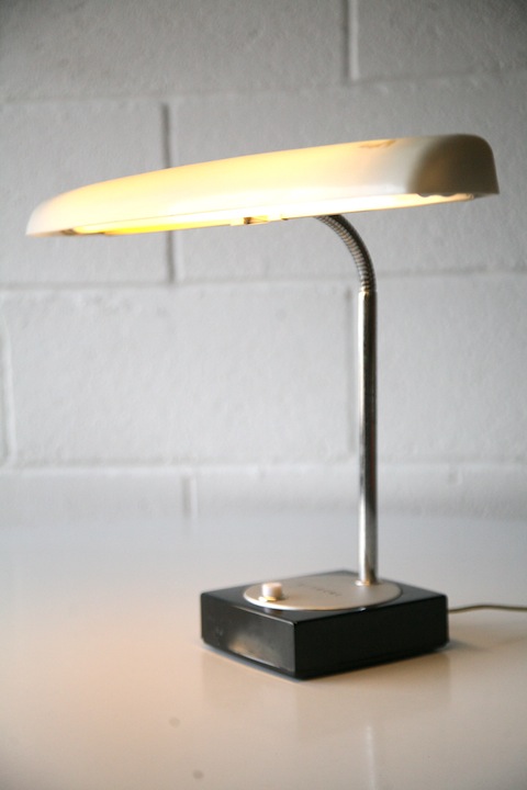 Hitachi Desk Lamp1