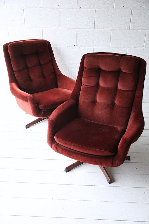 Pair of 1960s Swivel Chairs 3