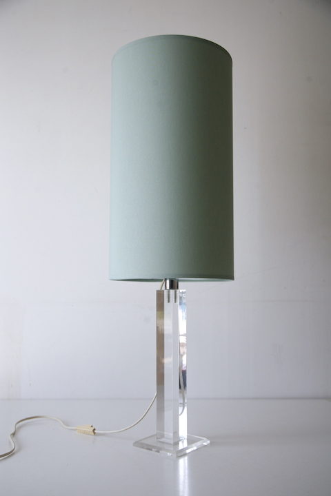 1970s Lucite Table Lamp and Shade 4